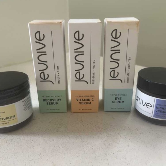 Jeunive Skincare Set - Picture 1 of 1